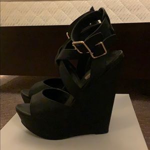 Steve Madden - size 7 Xfoliate Wedges